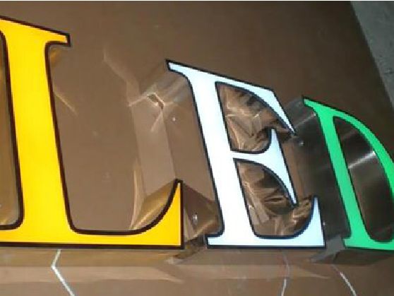 罗源介绍LED招牌的基础知识。
